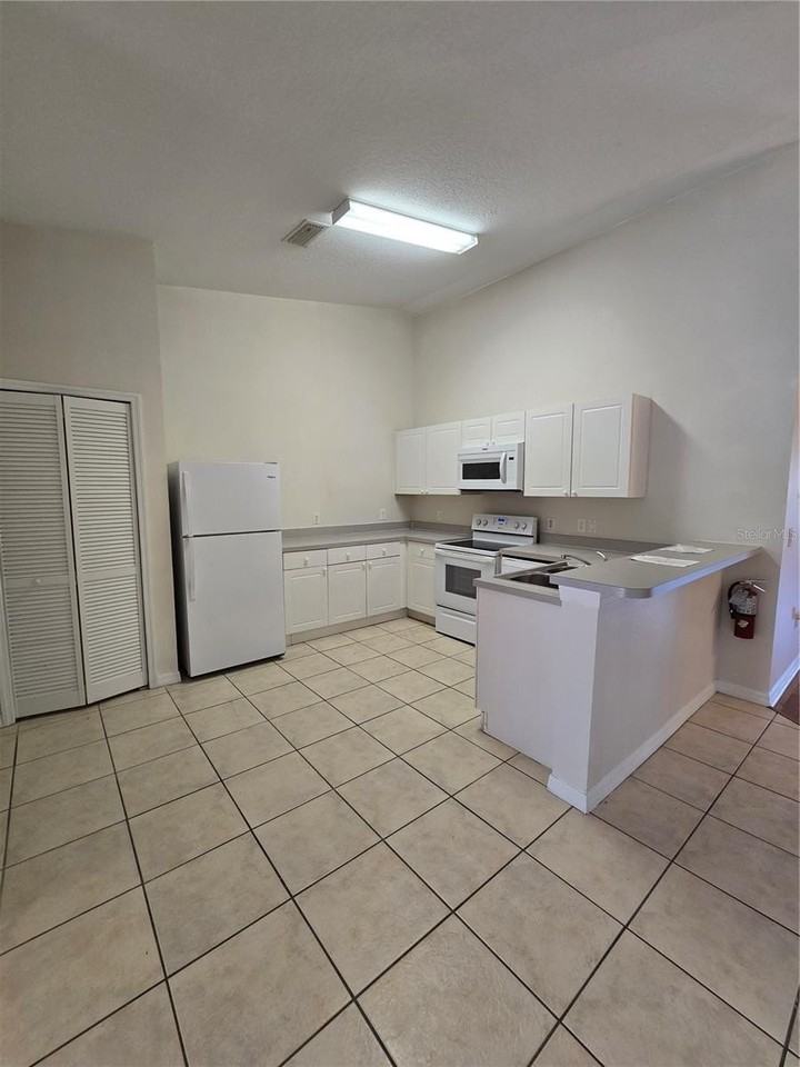 2790 Club Cortile Cir #B - Photo 3 of 31
