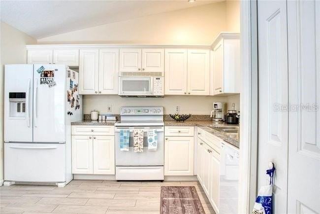3455 Village Green Ct - Photo 6 of 23