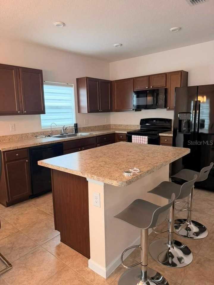 1052 Kobuk St - Photo 4 of 14