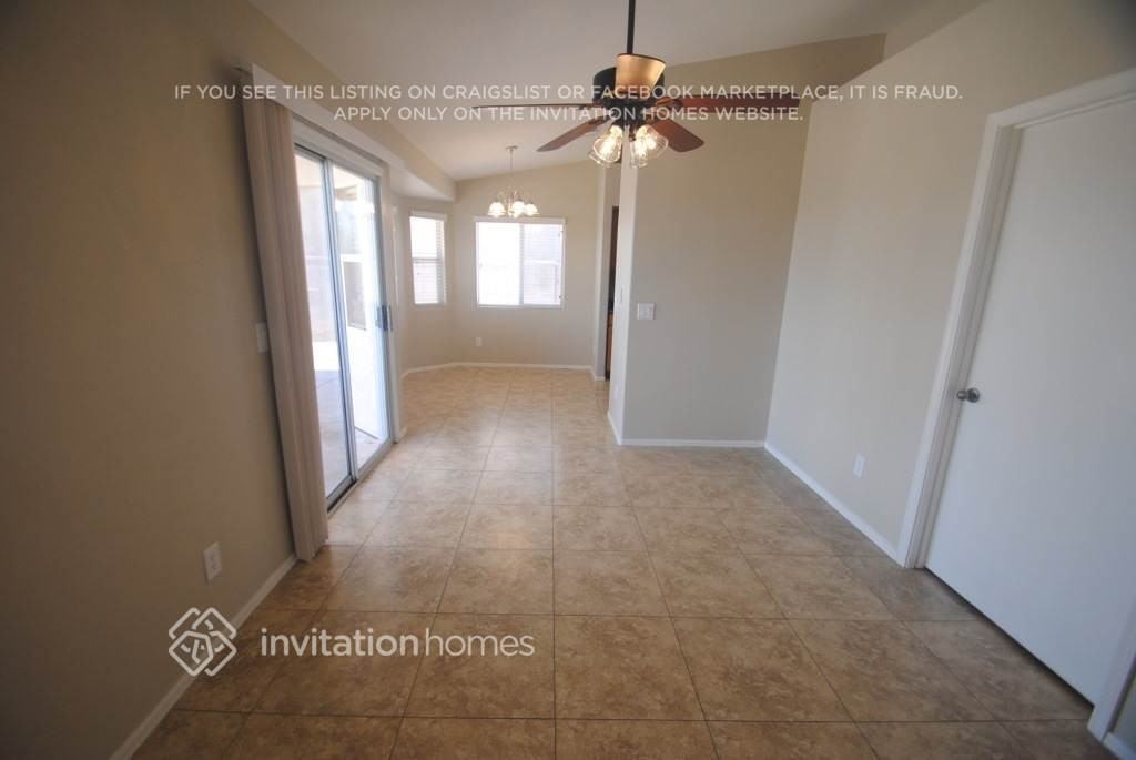 1667 S Stetson Ct - Photo 4 of 13