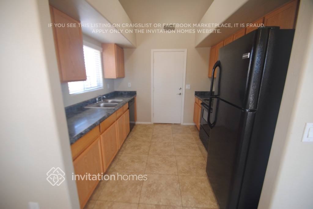 1667 S Stetson Ct - Photo 6 of 13