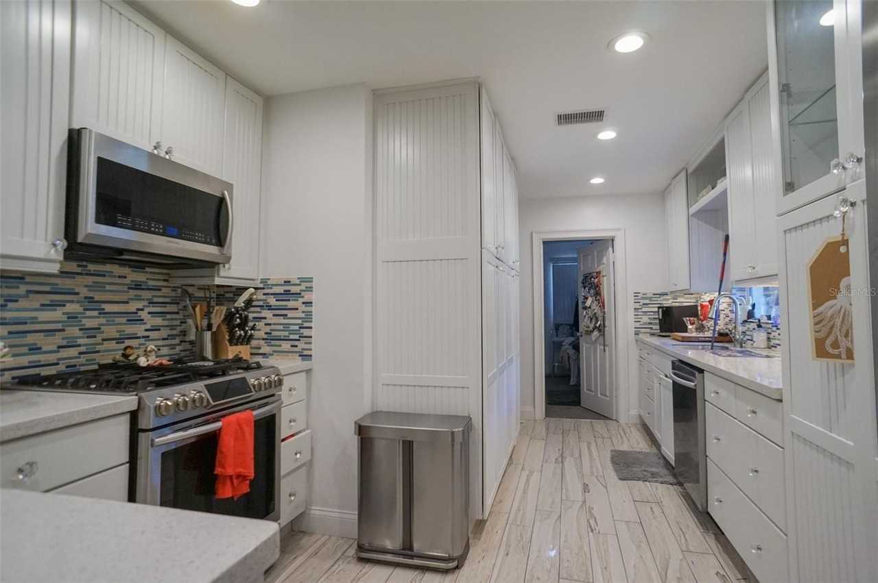 328 Carl Ave - Photo 3 of 23