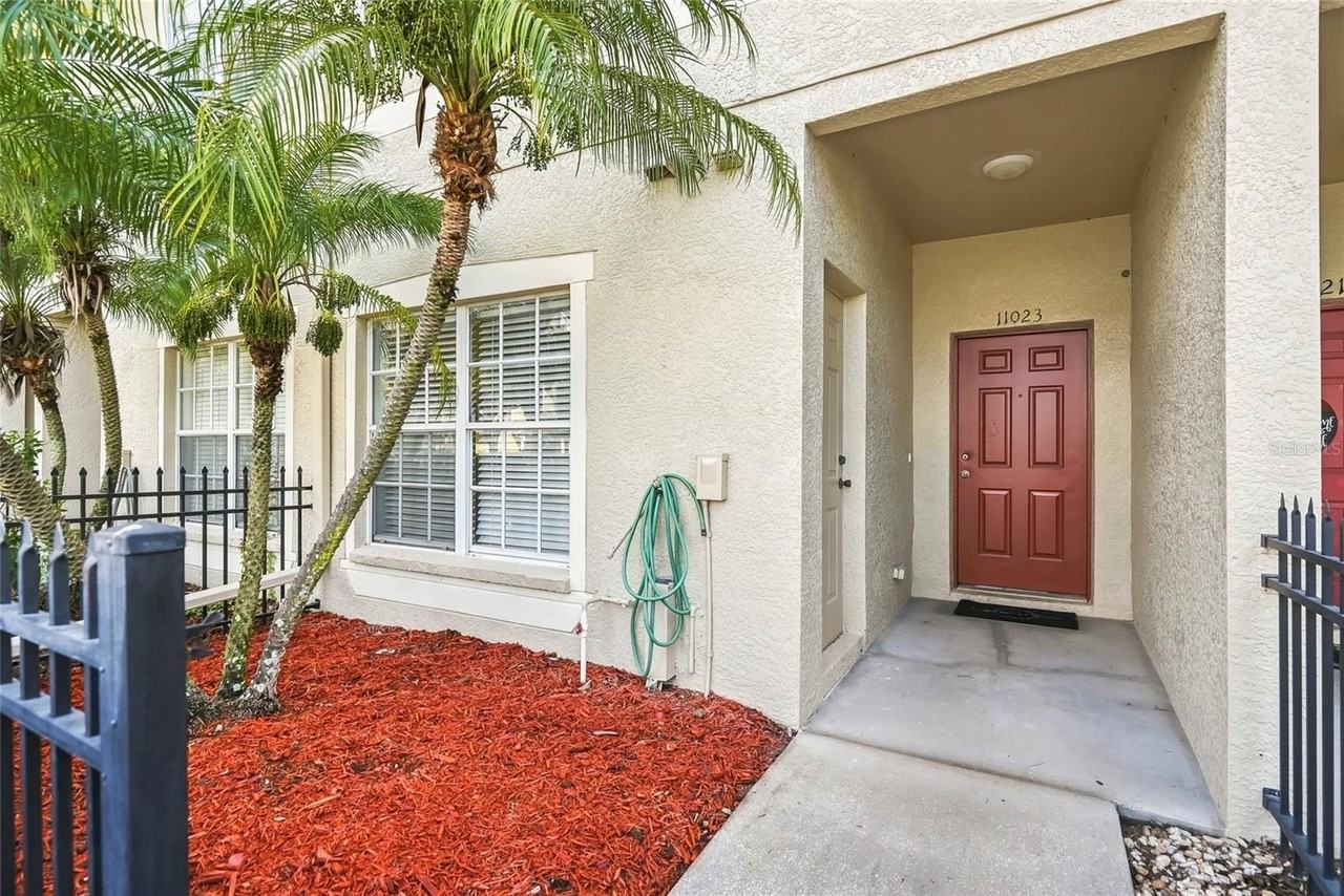 11023 Winter Crest Dr - Photo 3 of 45