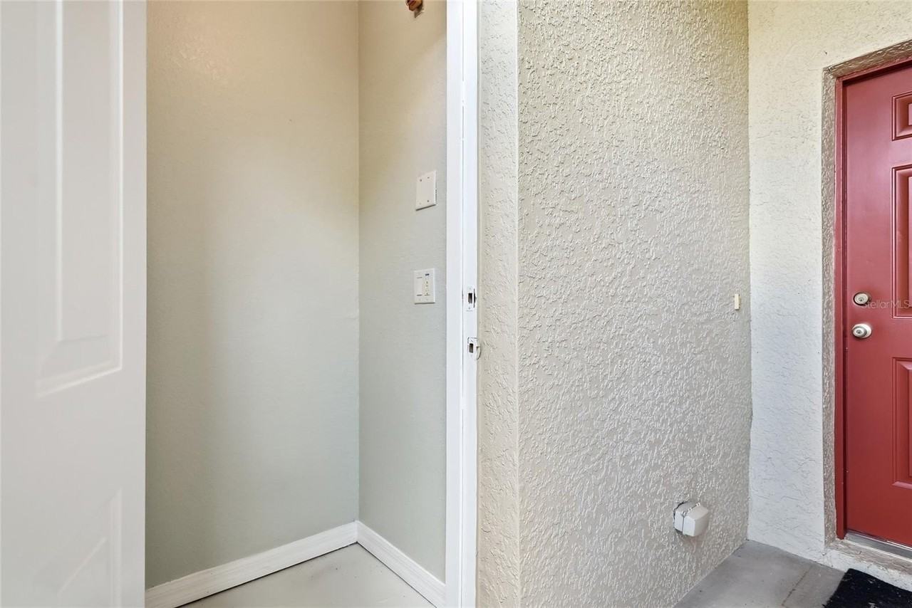 11023 Winter Crest Dr - Photo 4 of 45