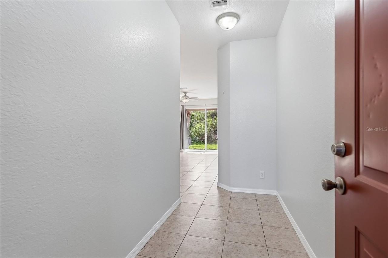11023 Winter Crest Dr - Photo 5 of 45