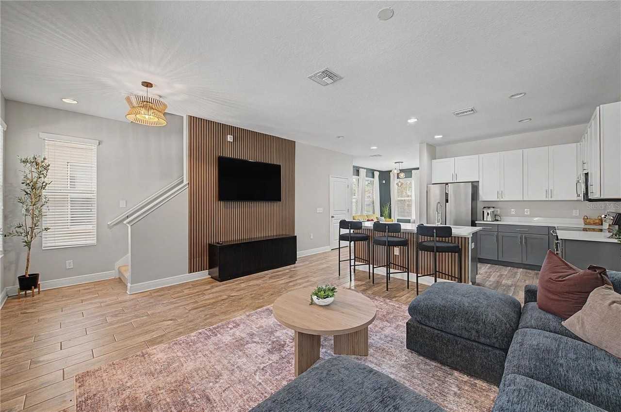 2126 W Spruce St - Photo 6 of 33