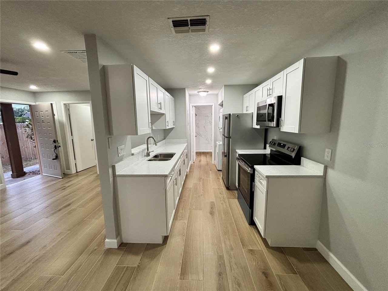 14025 Village View Dr - Photo 5 of 15