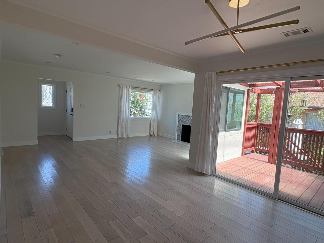 319 Helen Dr - Photo 6 of 17