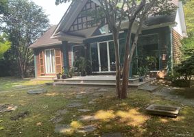 featured image of 160 Pelletreau St