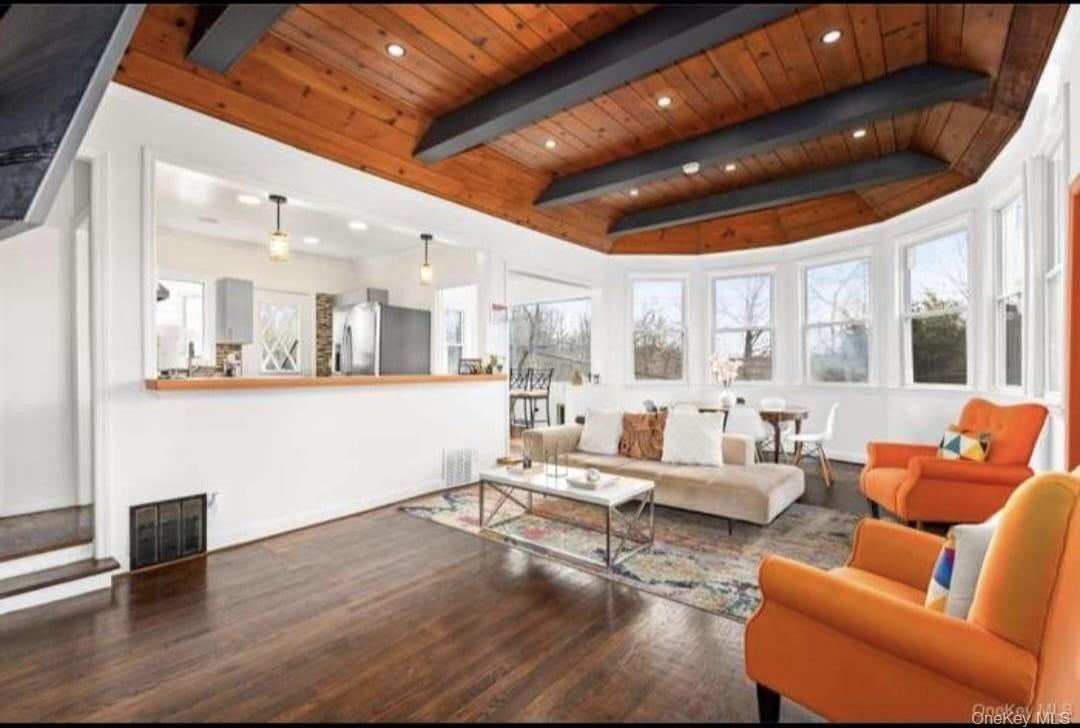 3404 Mohegan Ave - Photo 2 of 13