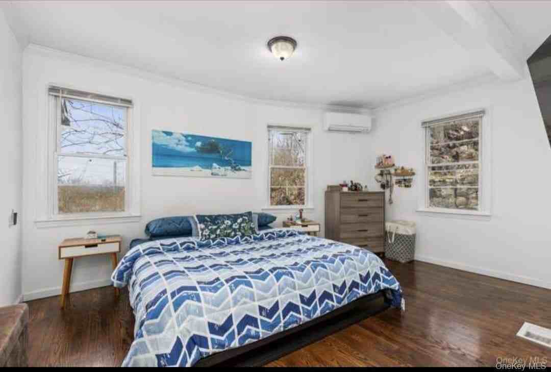 3404 Mohegan Ave - Photo 4 of 13