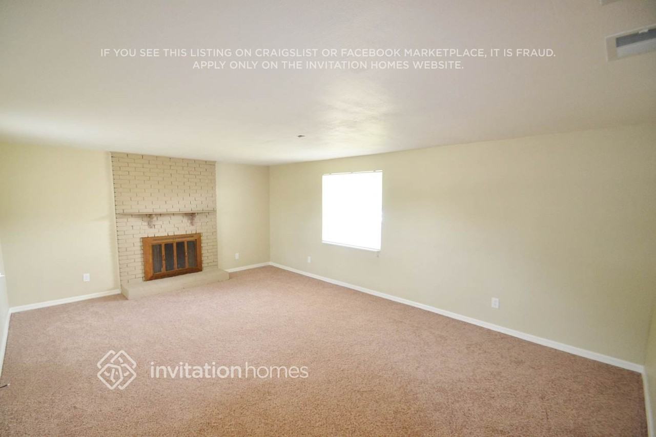 711 Starke Lake Cir - Photo 2 of 8