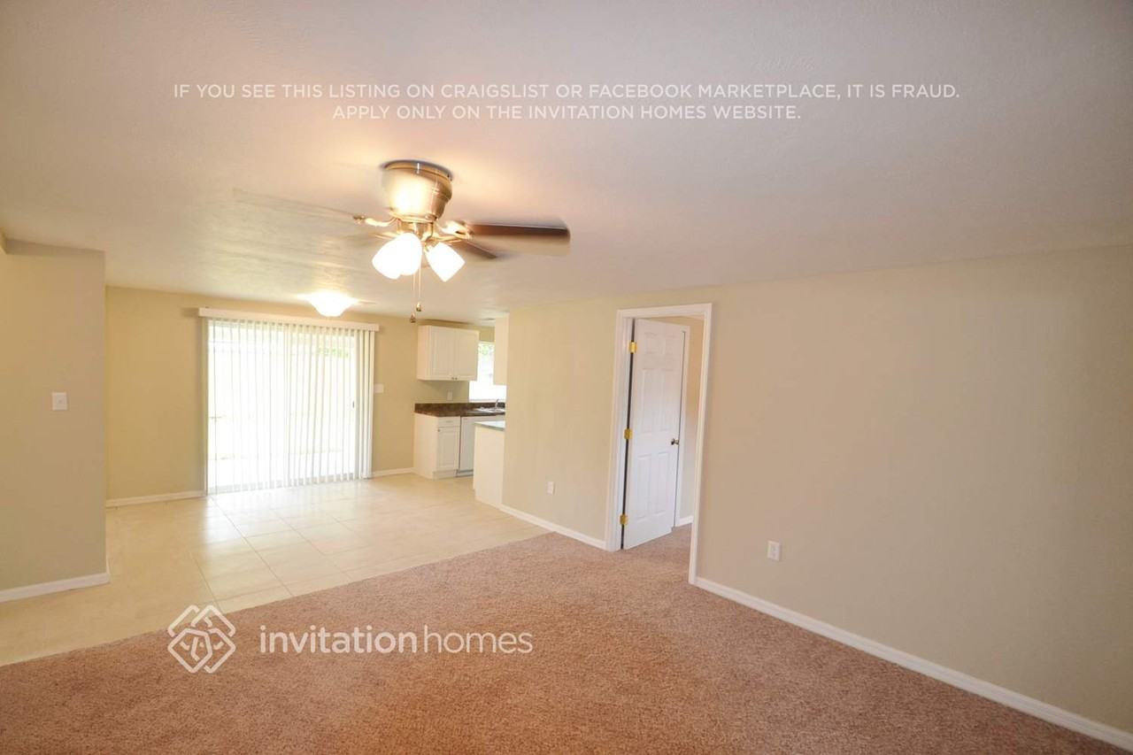 711 Starke Lake Cir - Photo 3 of 8