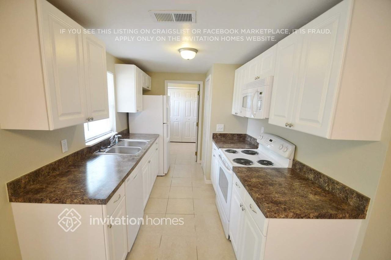 711 Starke Lake Cir - Photo 4 of 8