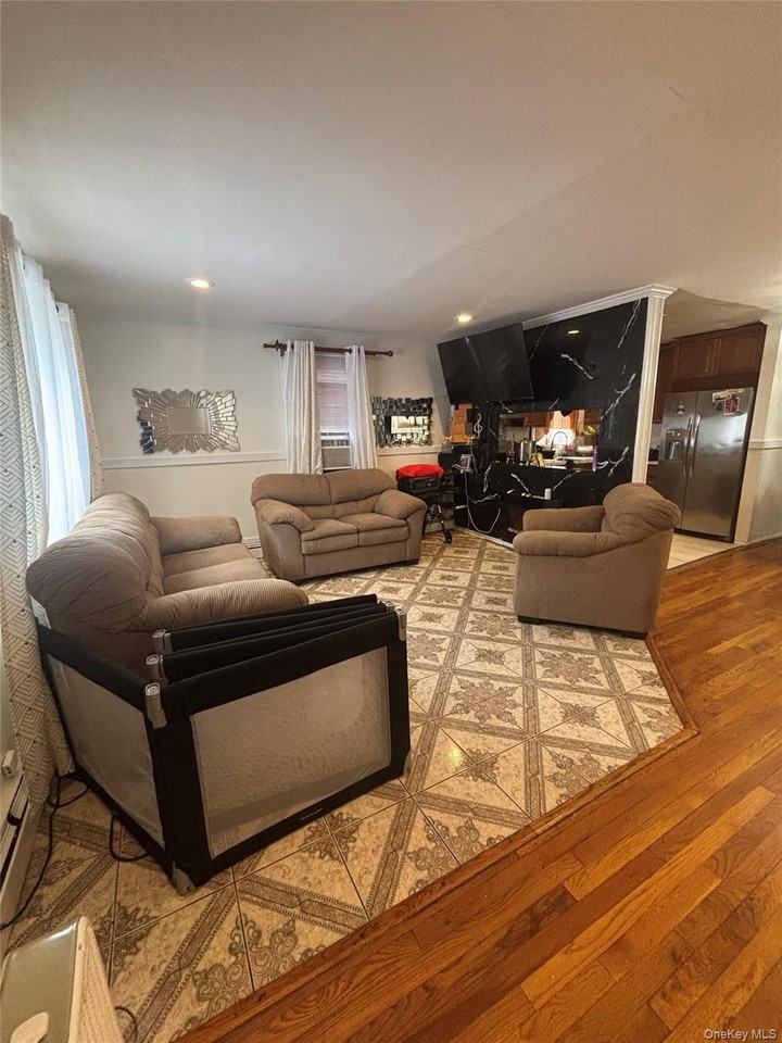 12811 174th Pl - Photo 2 of 8
