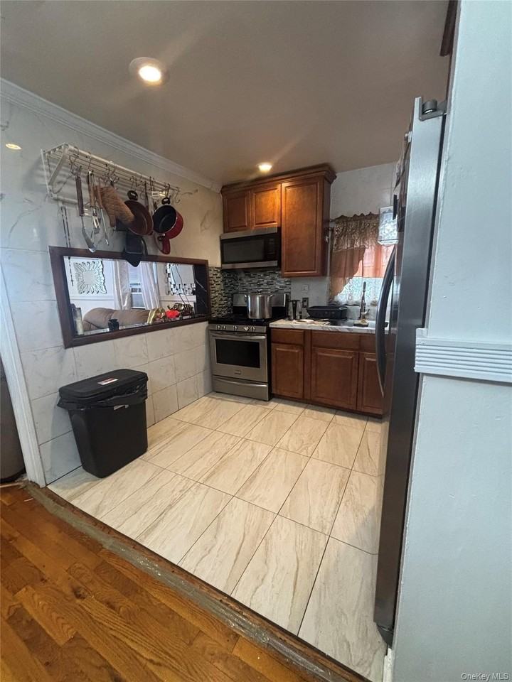 12811 174th Pl - Photo 3 of 8
