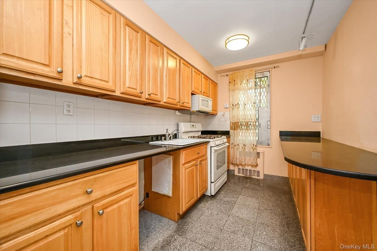 14018 Burden Cres #411 - Photo 4 of 16