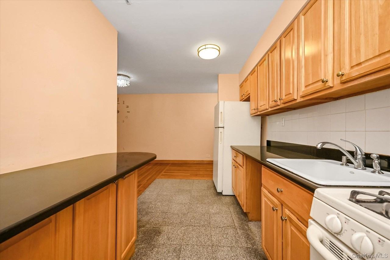14018 Burden Cres #411 - Photo 5 of 16