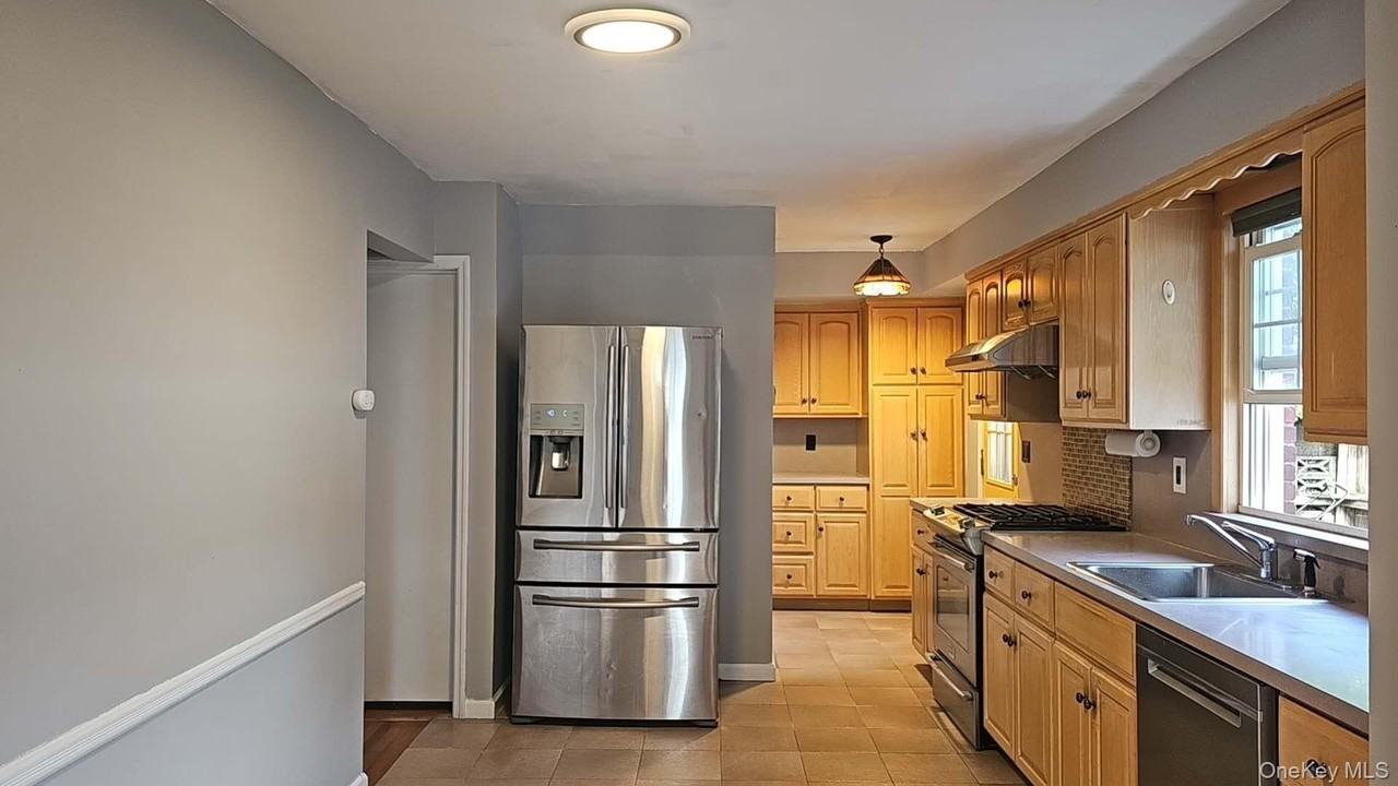 16821 Cryders Ln - Photo 2 of 6