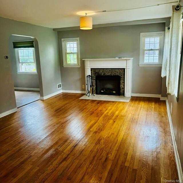 16821 Cryders Ln - Photo 3 of 6