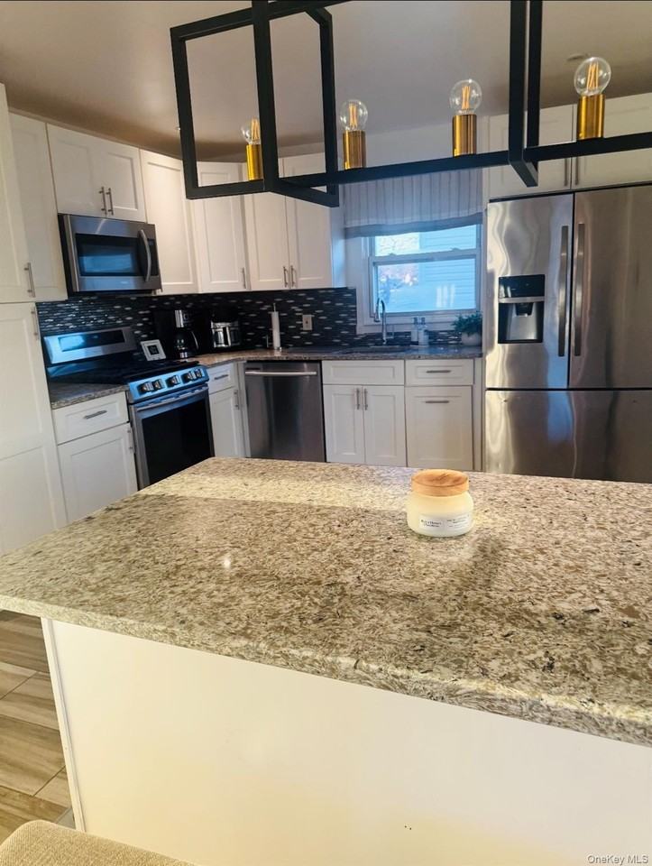 472 Kirkman Ave - Photo 3 of 10