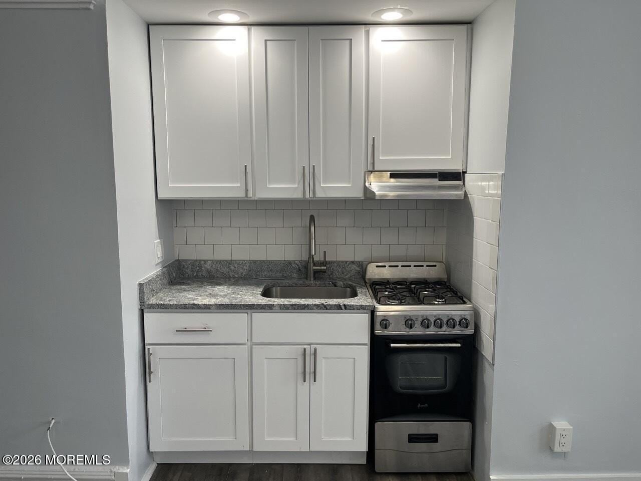 201 Lareine Ave #208 - Photo 3 of 8