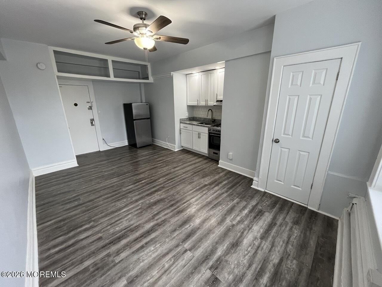 201 Lareine Ave #208 - Photo 4 of 8