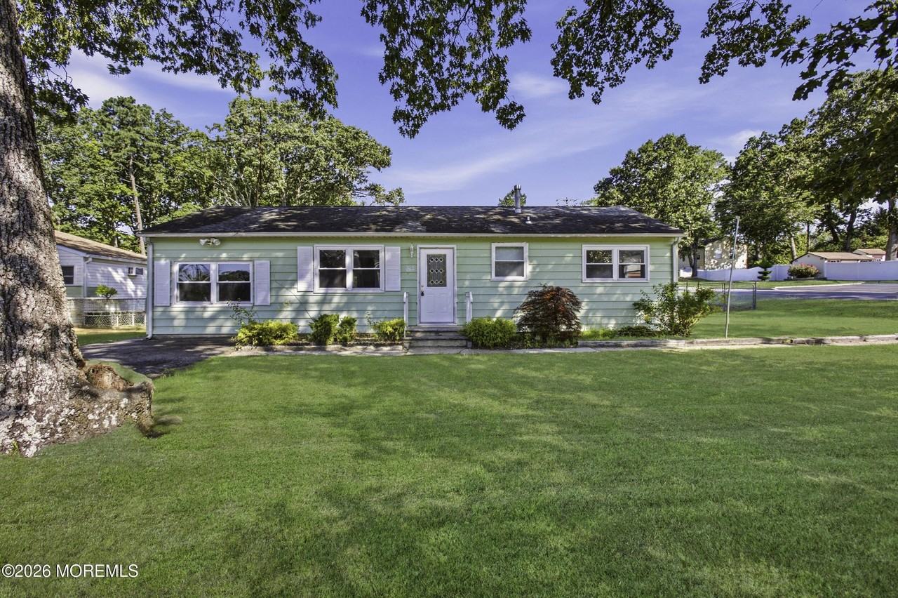 328 Aldrich Rd - Photo 2 of 15