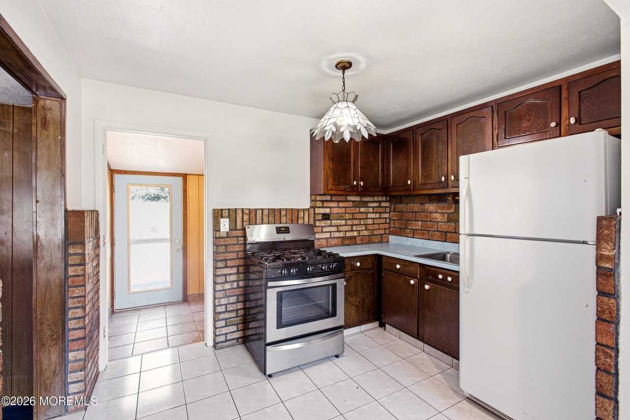 328 Aldrich Rd - Photo 4 of 15
