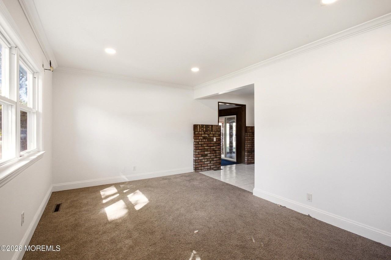 328 Aldrich Rd - Photo 5 of 15