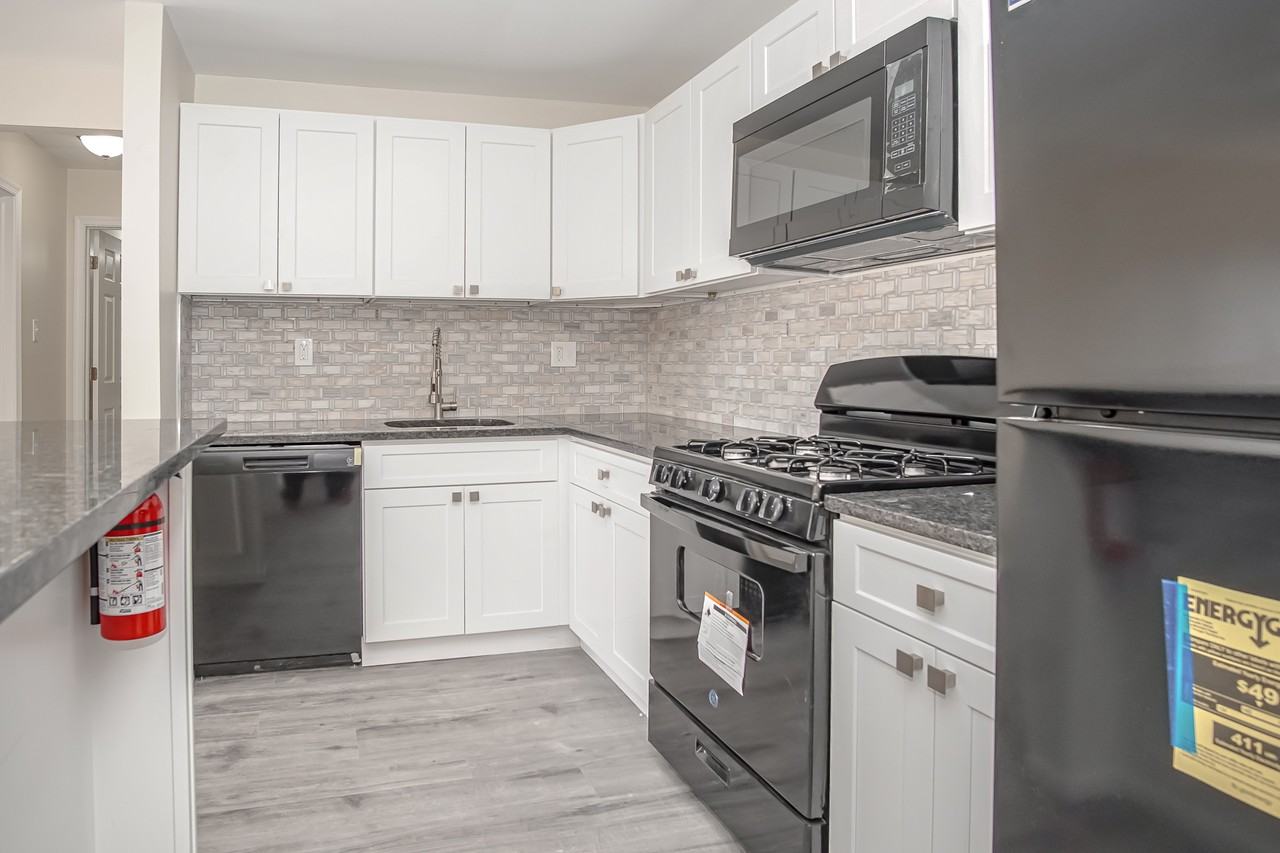300 Broadway - C4 #C4 - Photo 2 of 11