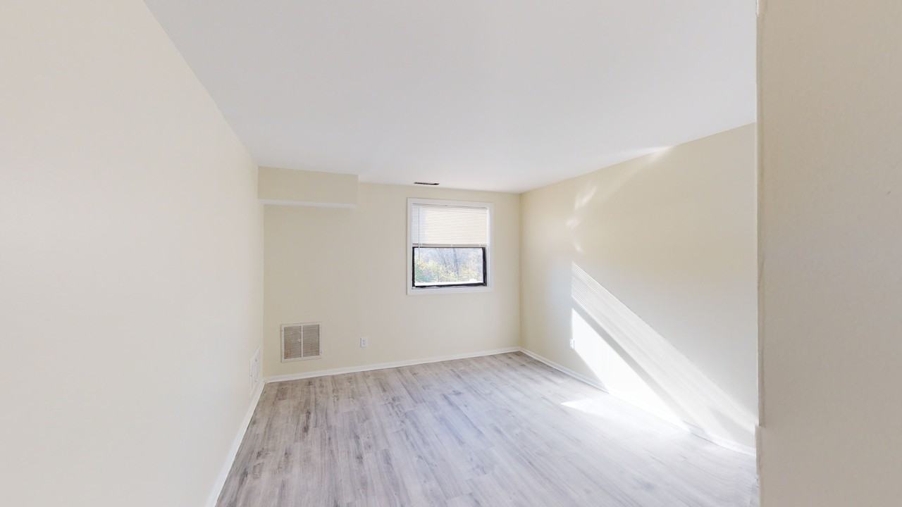 300 Broadway - C4 #C4 - Photo 4 of 11