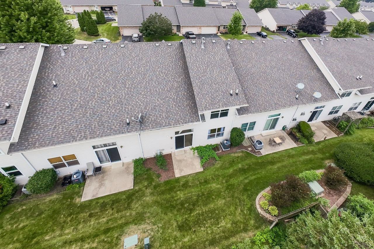 1110 Rose Dr - Photo 4 of 37