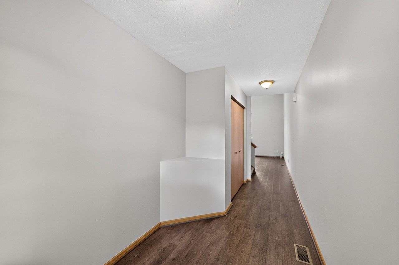 1110 Rose Dr - Photo 6 of 37