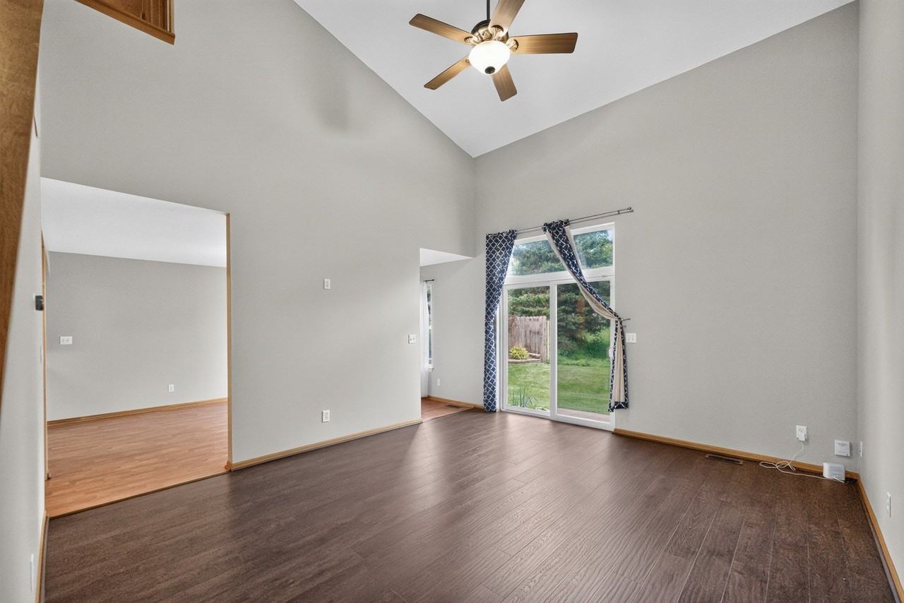 1110 Rose Dr - Photo 7 of 37