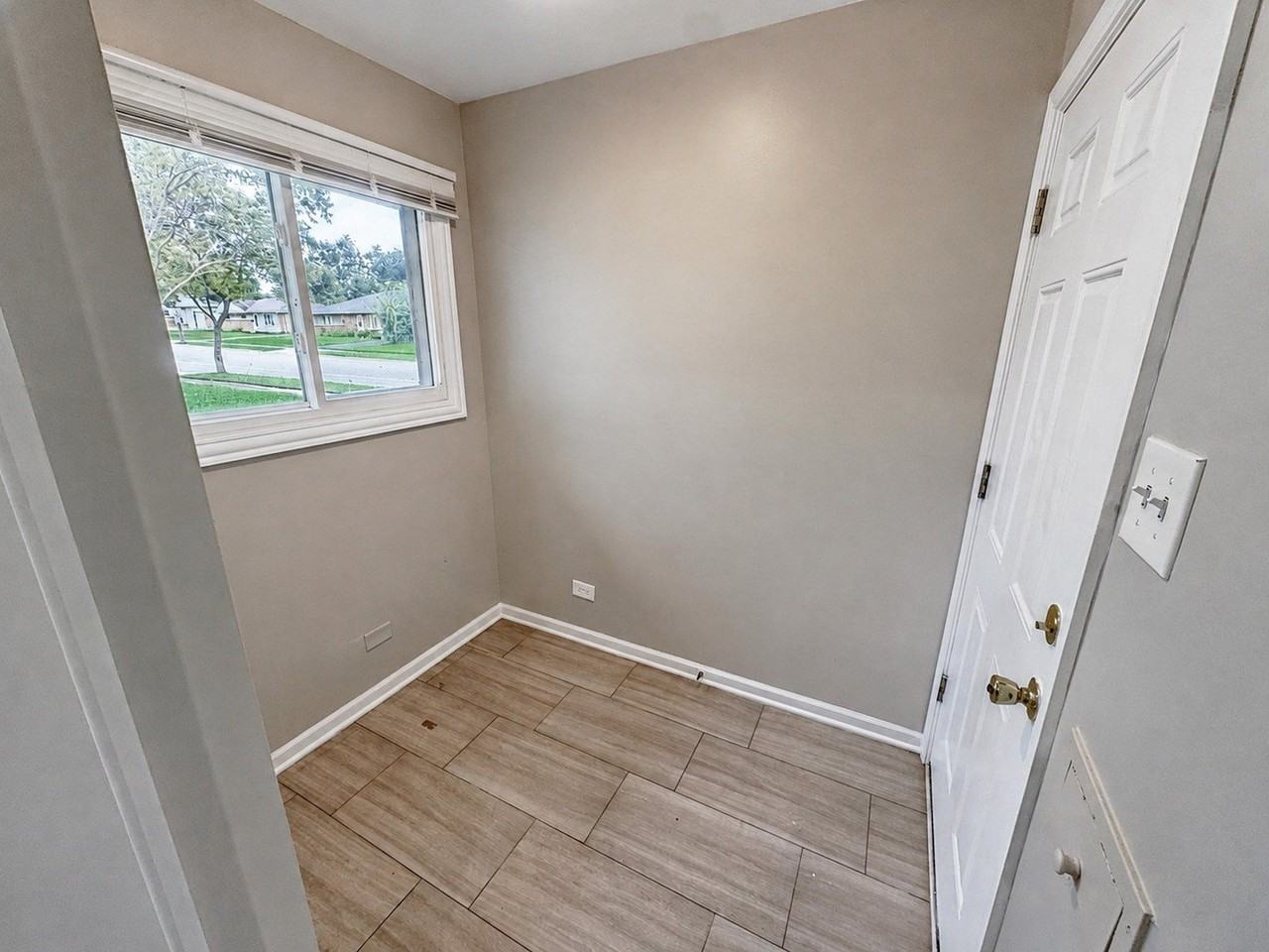 103 Shabbona Dr - Photo 2 of 13