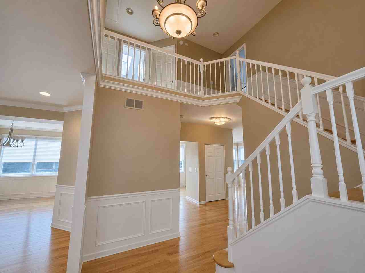 217 Lexington Ct - Photo 2 of 21