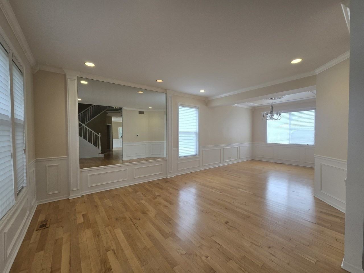 217 Lexington Ct - Photo 3 of 21