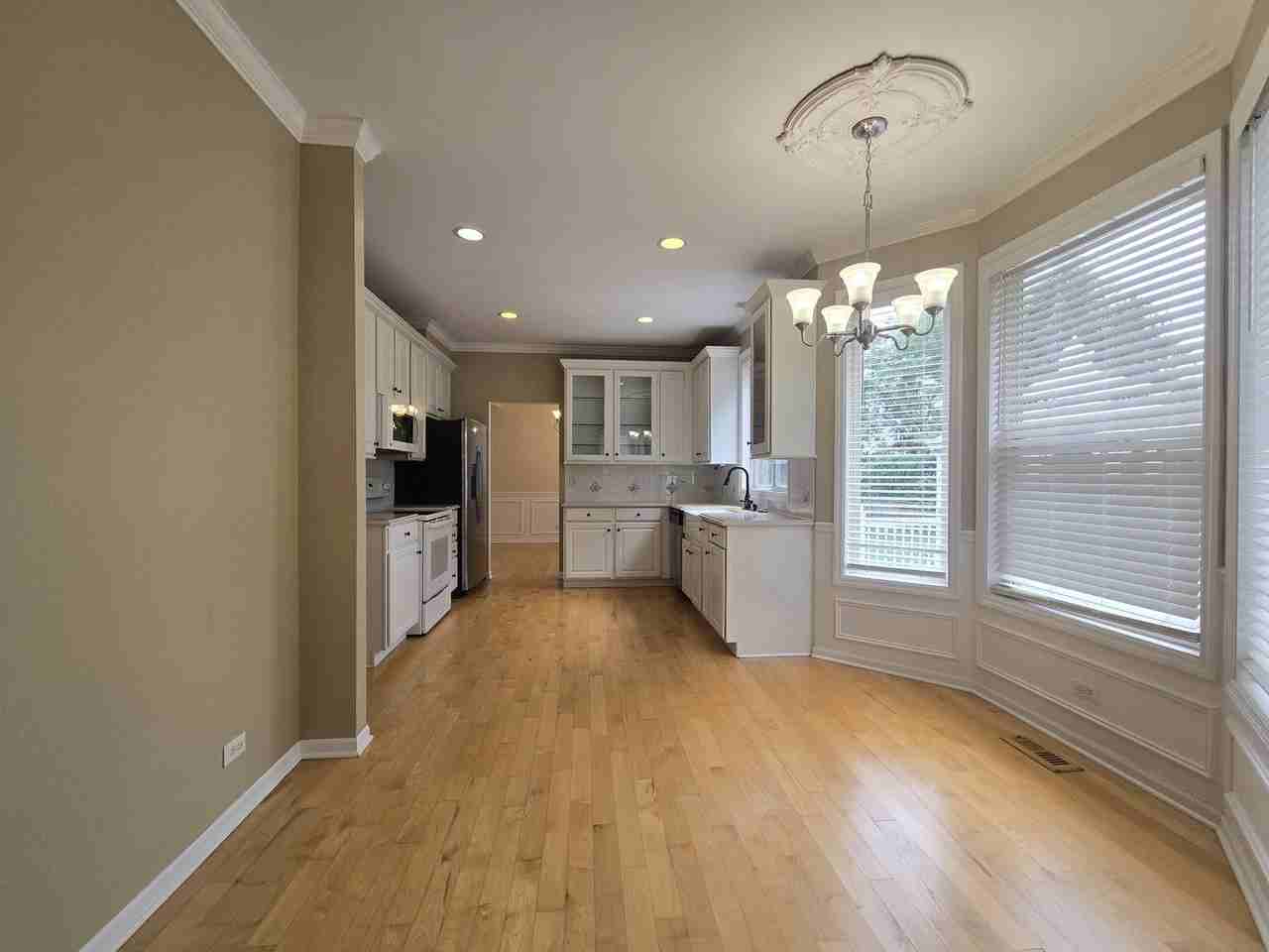217 Lexington Ct - Photo 6 of 21