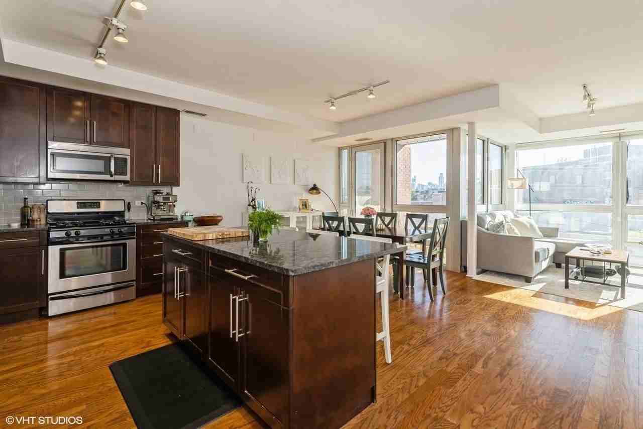 744 W Fullerton Ave #404 - Photo 2 of 15