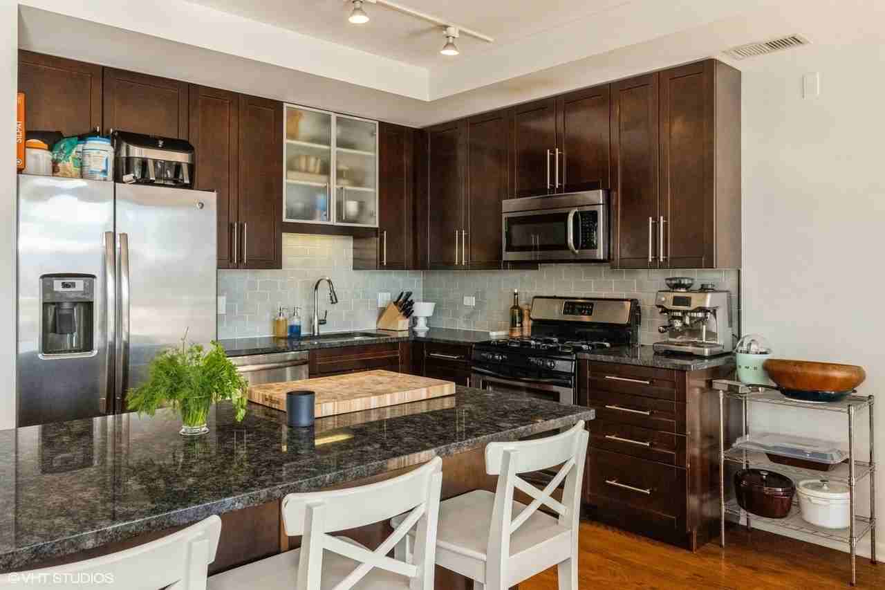744 W Fullerton Ave #404 - Photo 6 of 15