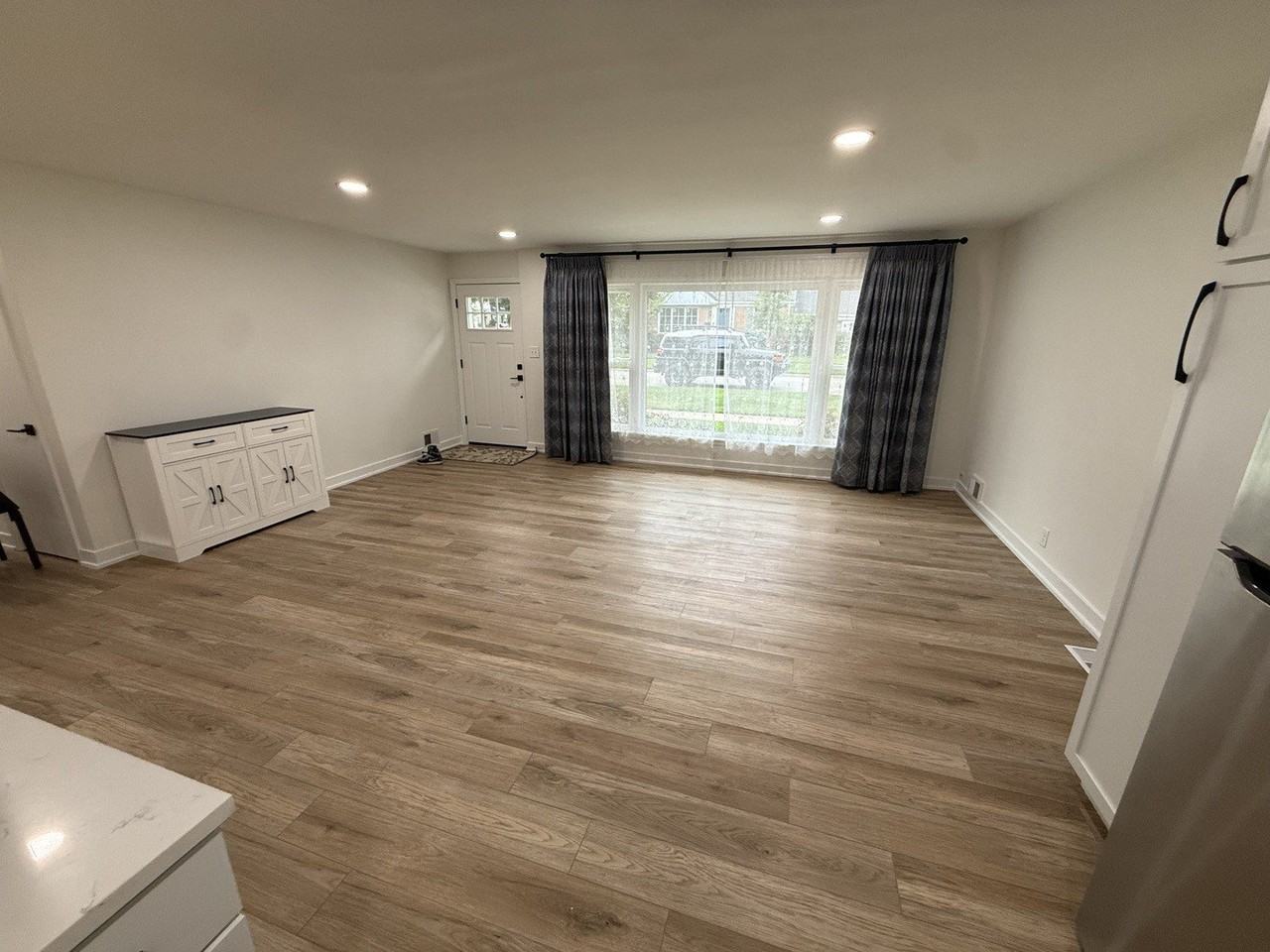 321 N Fairview Ave - Photo 3 of 12