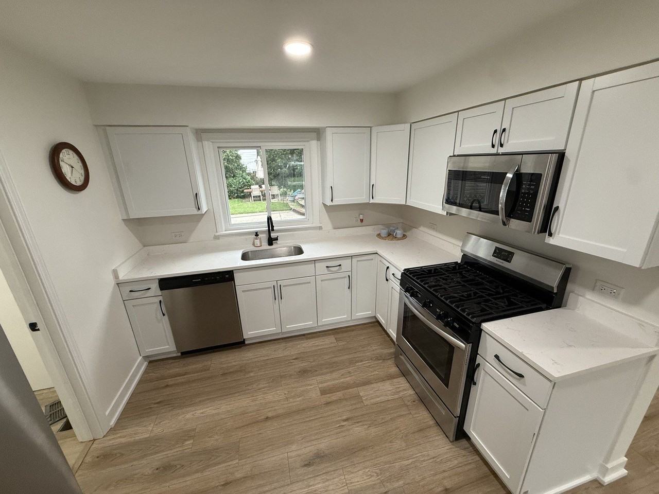 321 N Fairview Ave - Photo 5 of 12