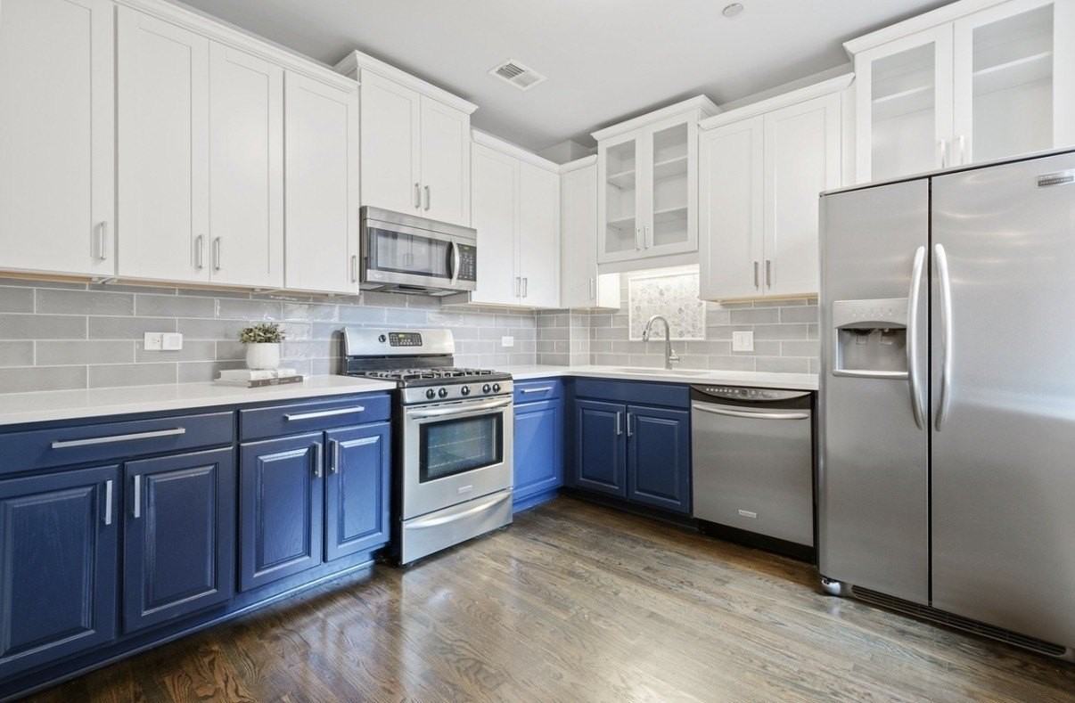 550 W Surf St #506 - Photo 4 of 10