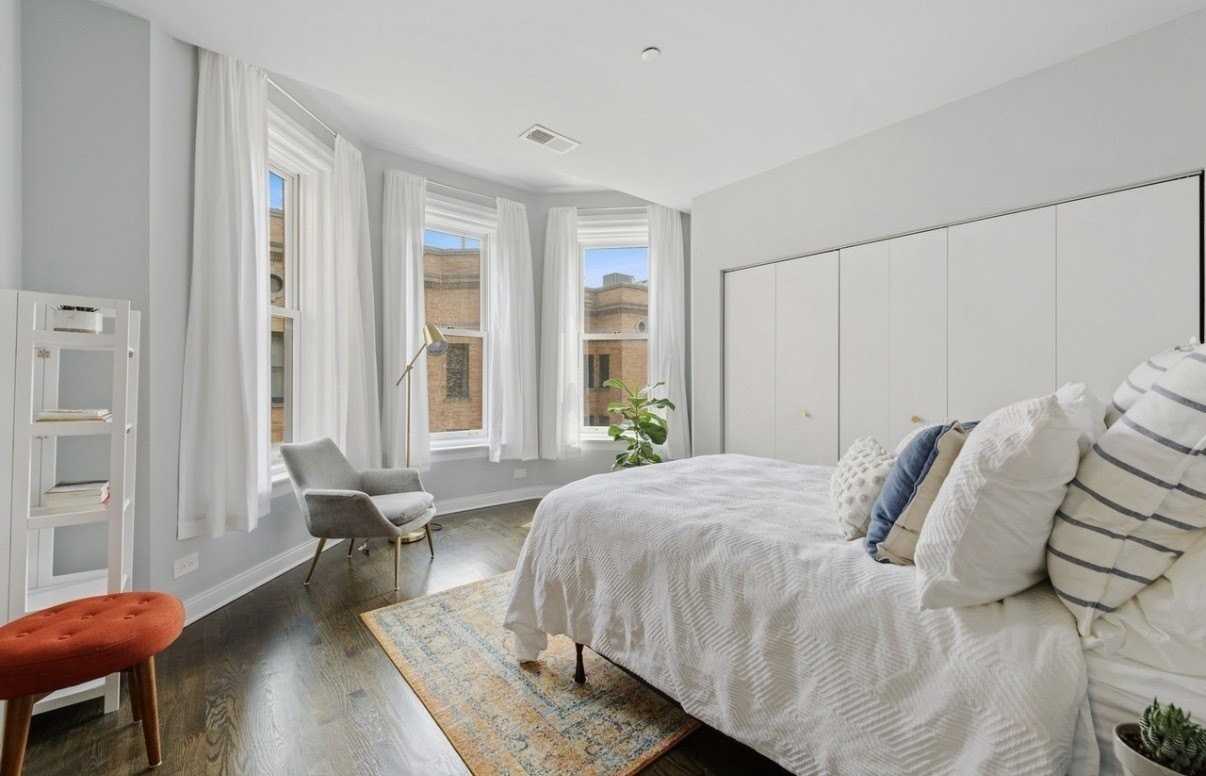 550 W Surf St #506 - Photo 5 of 10