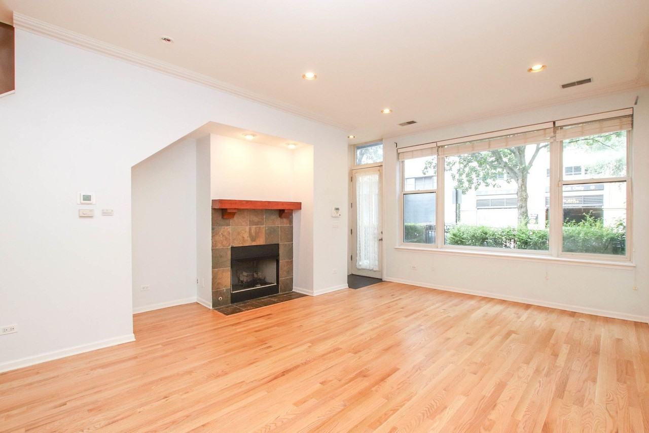 945 N Kingsbury St #119 - Photo 3 of 18