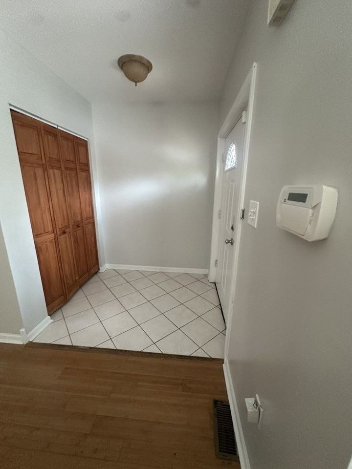 2449 W Taylor St #2 - Photo 2 of 20