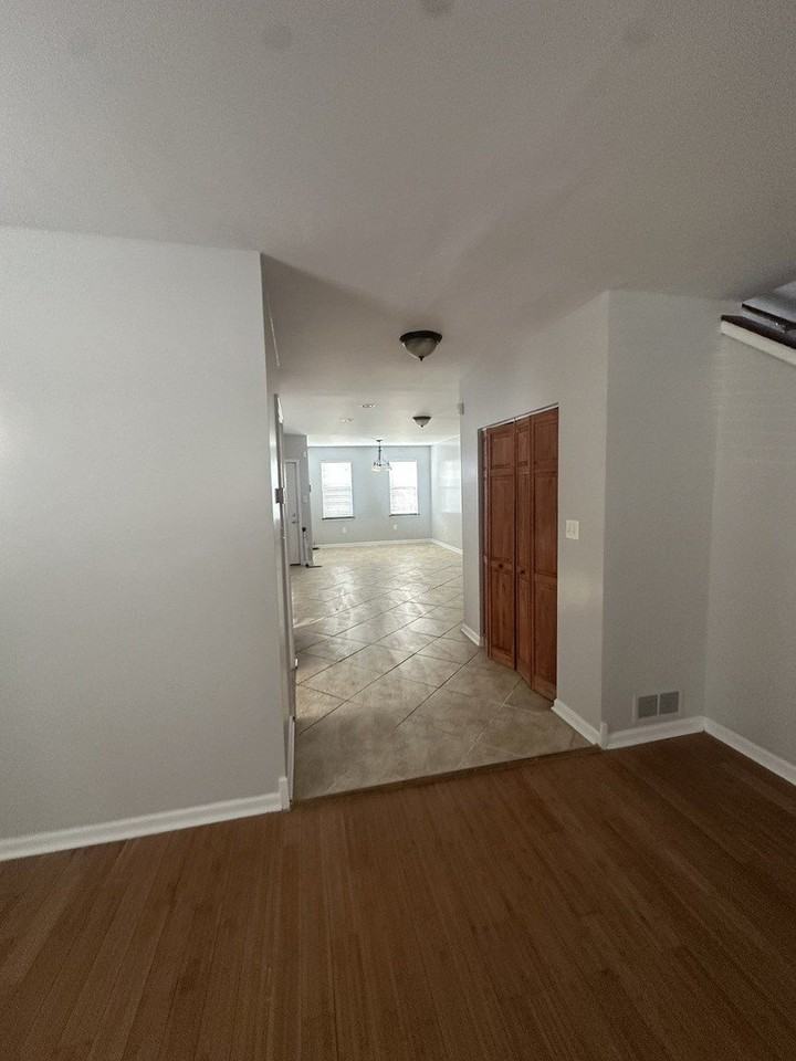 2449 W Taylor St #2 - Photo 6 of 20