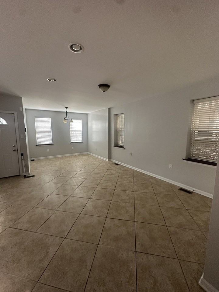 2449 W Taylor St #2 - Photo 7 of 20