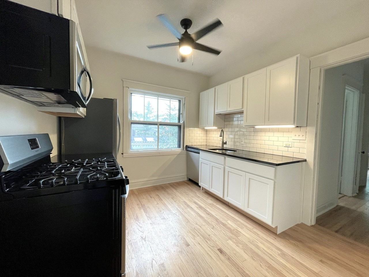 1233 Judson Ave #2E - Photo 5 of 18